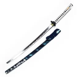 White-wrapped tsuka handle with traditional diamond pattern and gold menuki details